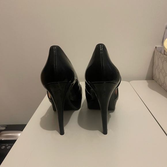 Marc Fisher Black Patent Leather Peep Toe Heels Size 9 - Picture 4 of 6